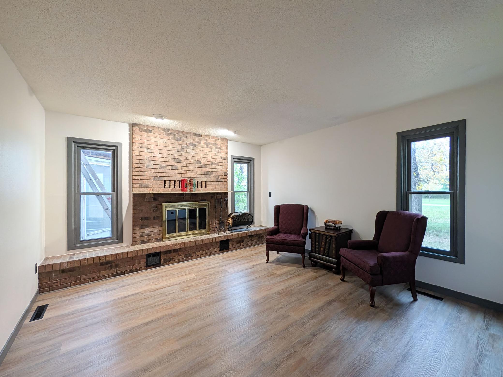 L2P017-5902 3rd St N, Moorhead.jpg