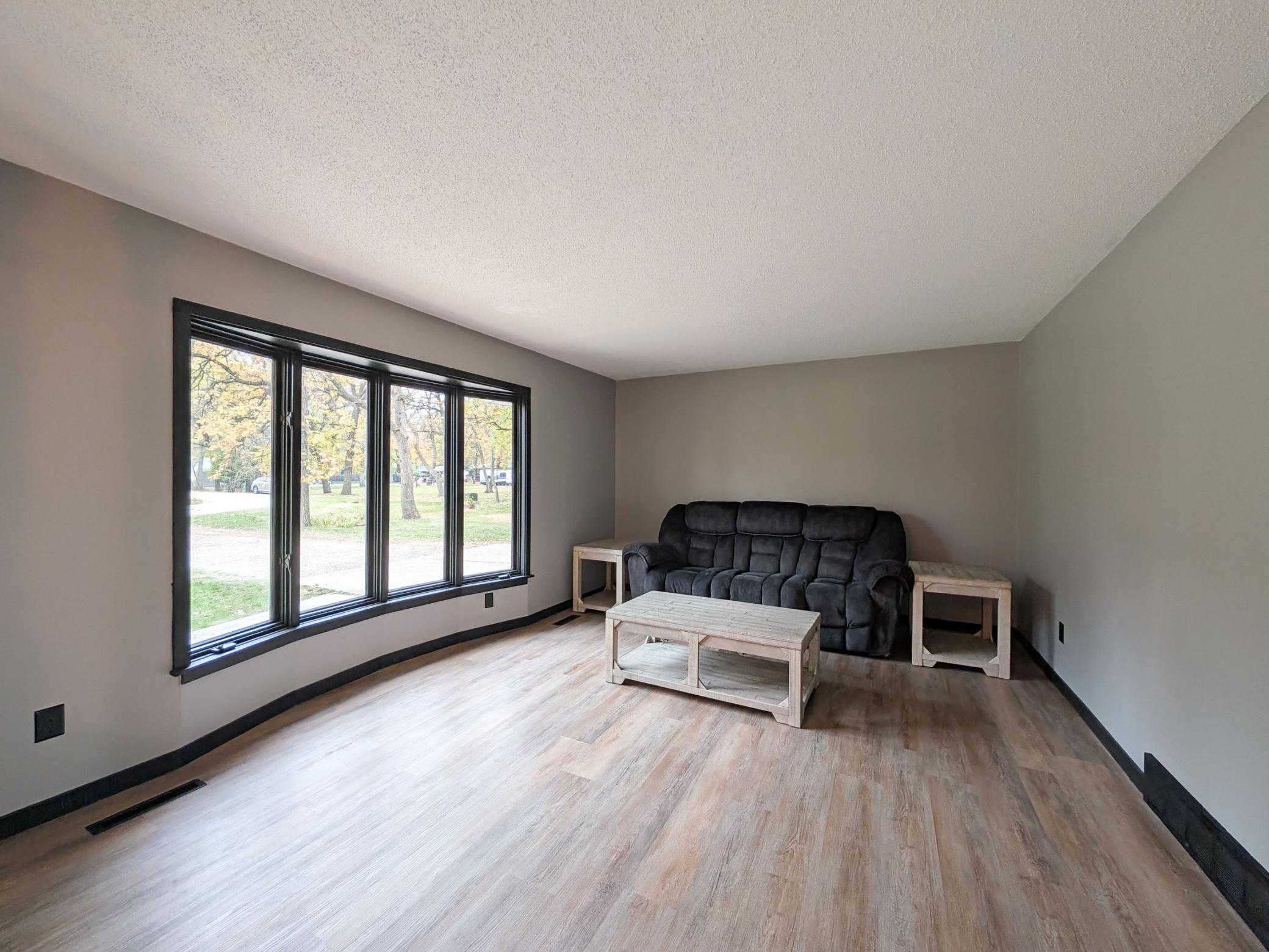 L2P020-5902 3rd St N, Moorhead.jpg