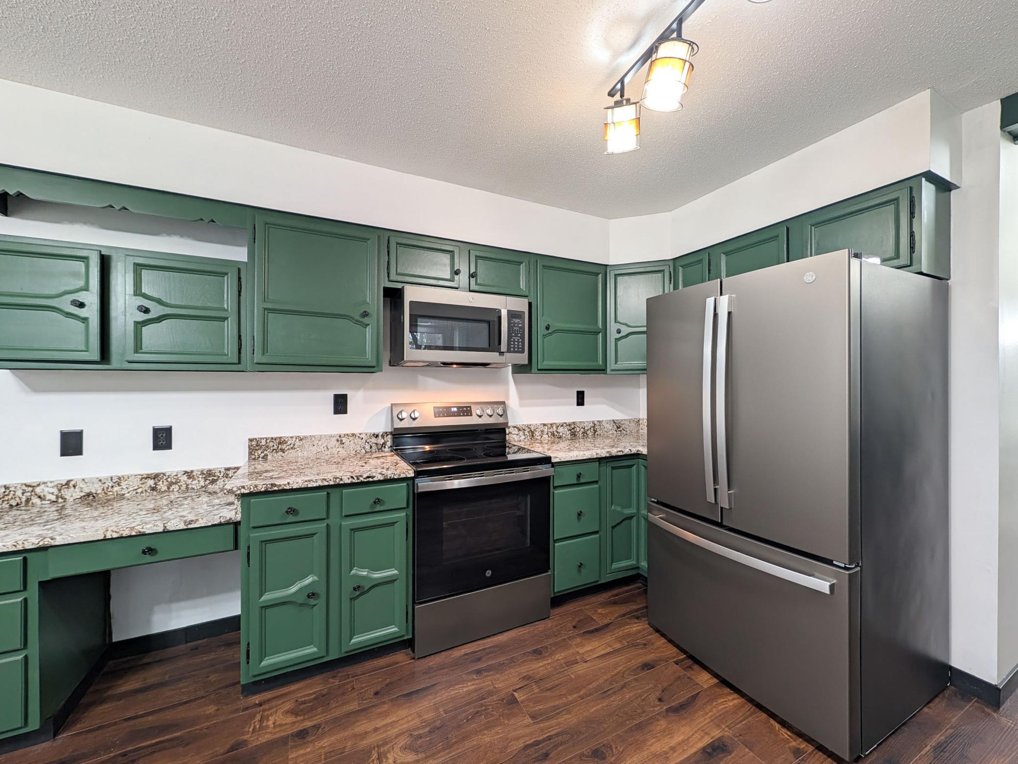 L2P025-5902 3rd St N, Moorhead.jpg