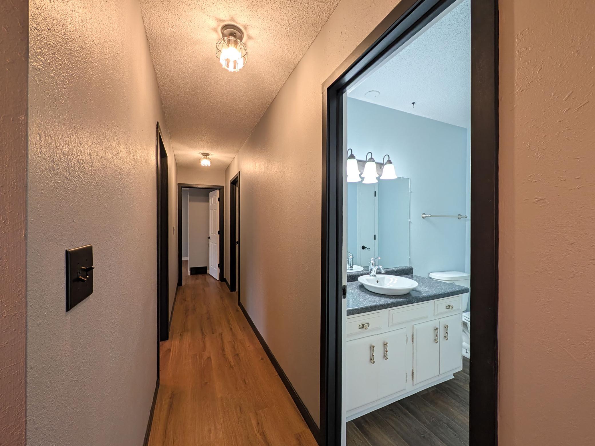 L2P041-5902 3rd St N, Moorhead.jpg