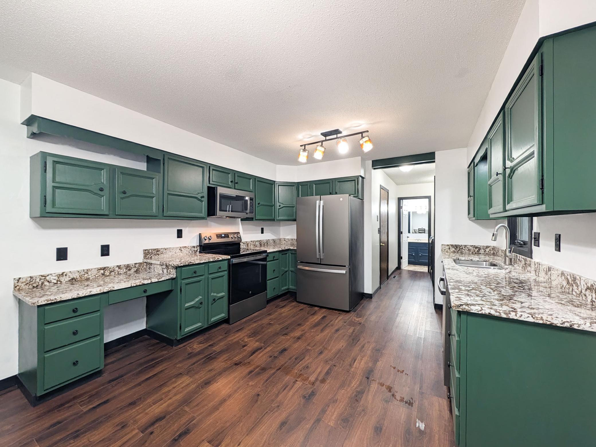 L2P023-5902 3rd St N, Moorhead.jpg