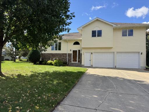 1540 Falcon Drive, Fairmont, MN 56031