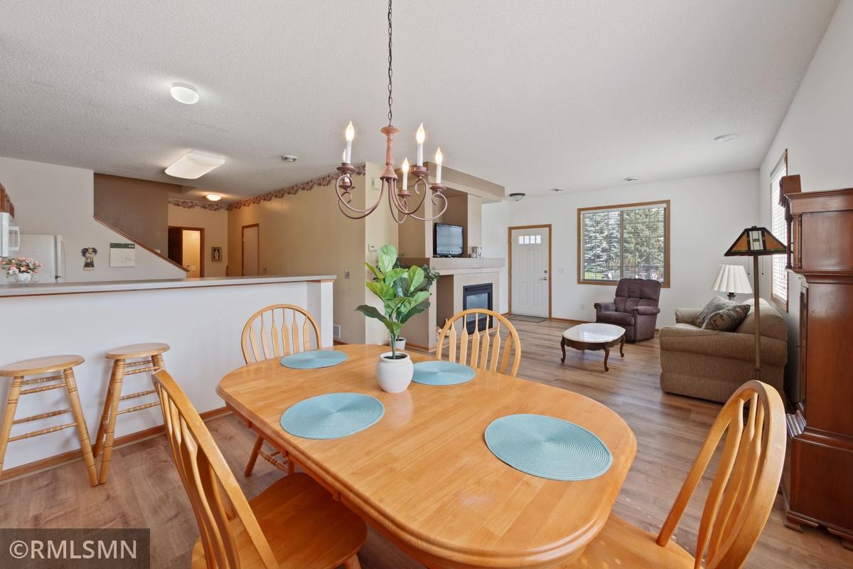 04 DINING ROOM & BREAKFAST BAR.jpg