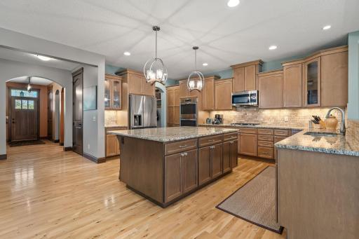 Absolutely ideal kitchen layout with sweet finishes.
