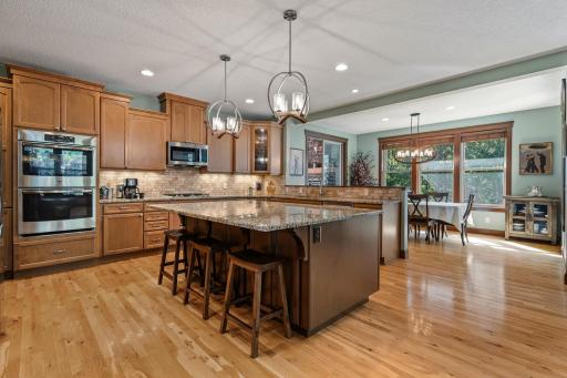 Absolutely ideal kitchen layout with sweet finishes.