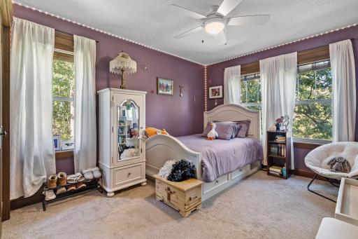 Large bedrooms with large windows create wonderful feelings.