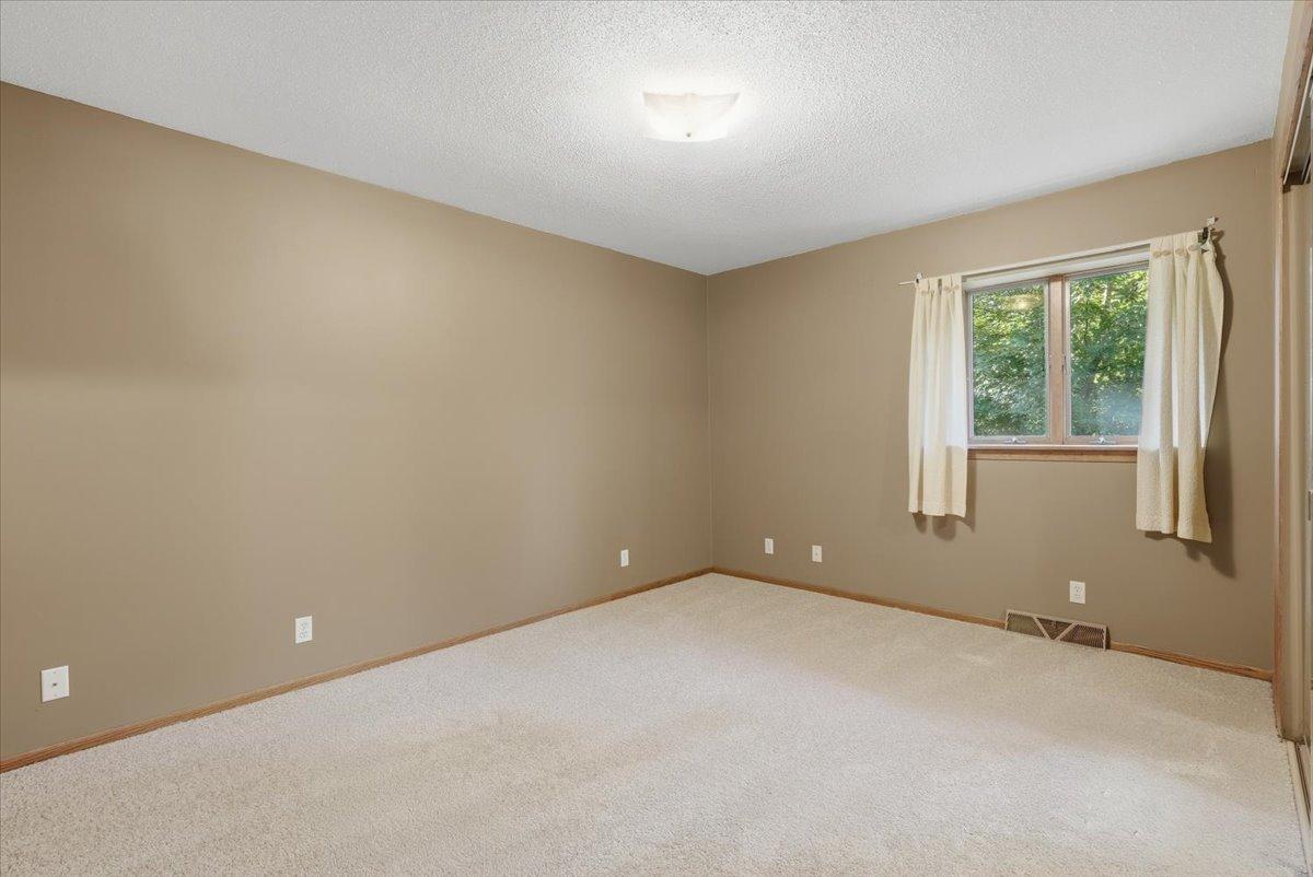 10-Bed 2.jpg