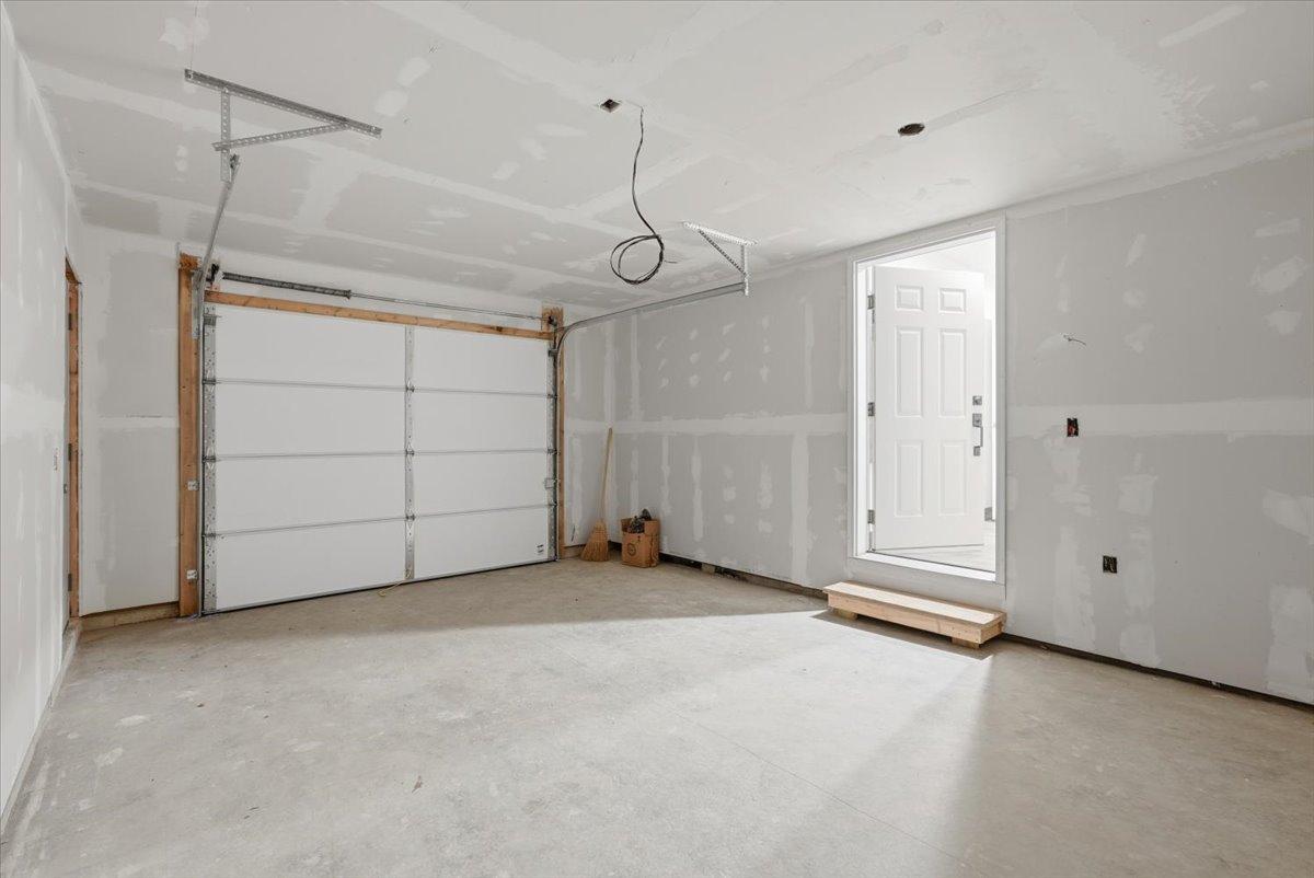16-Garage.jpg