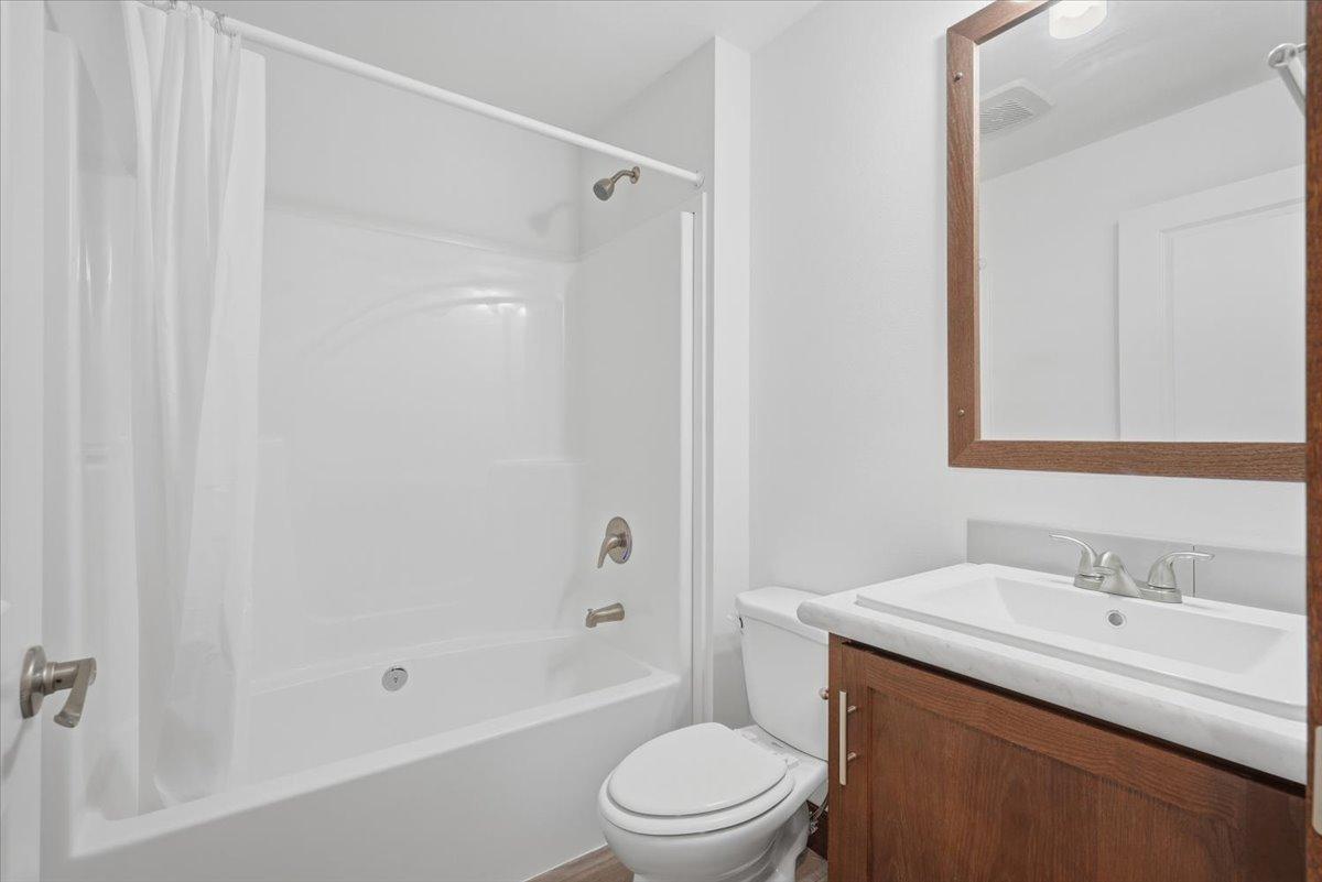 13-Bathroom 2.jpg