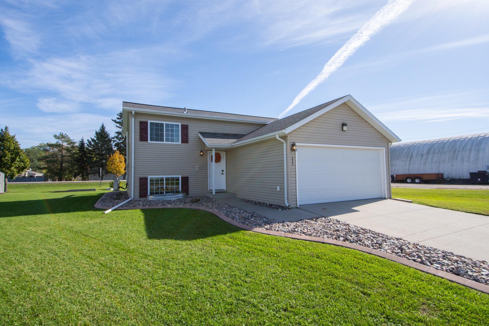 223 MAPLE POINTE Boulevard, Mapleton, ND 58059