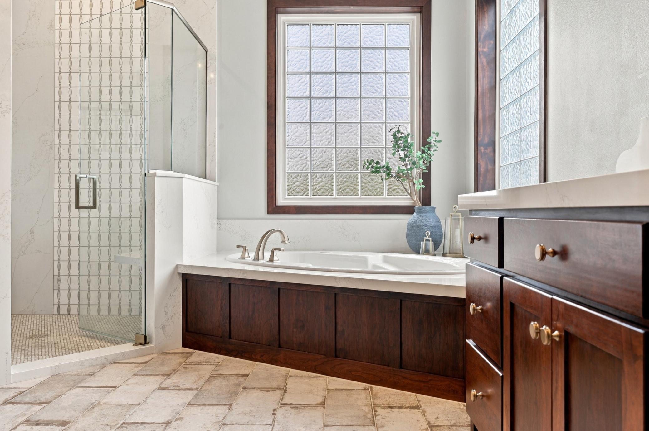 Jetted soaking tub