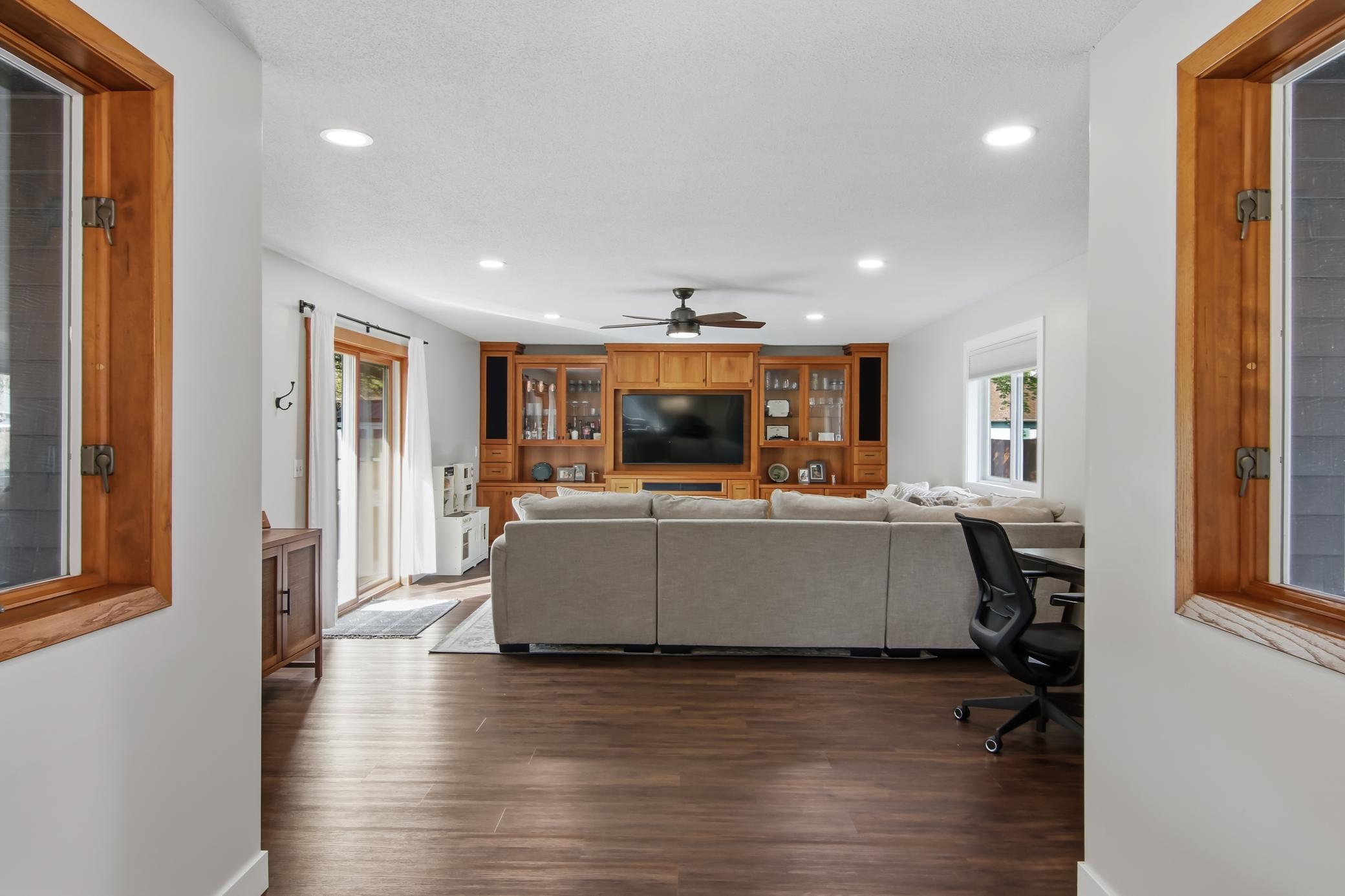 02-LivingRoom-8-jpg.jpg