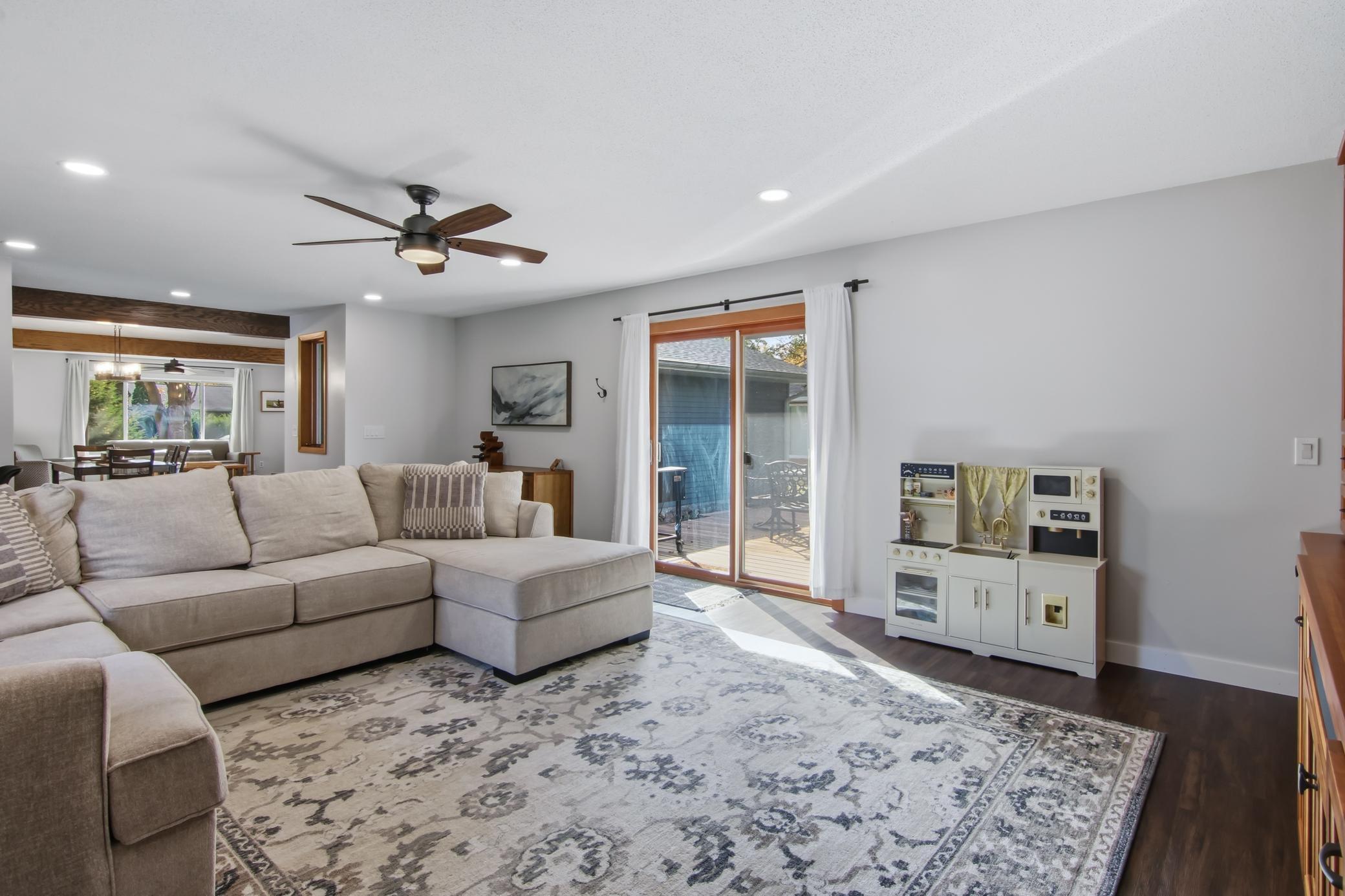 02-LivingRoom-5-jpg.jpg