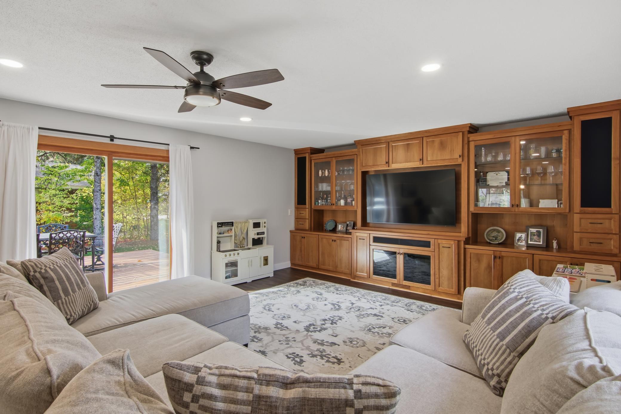 02-LivingRoom-9-jpg.jpg