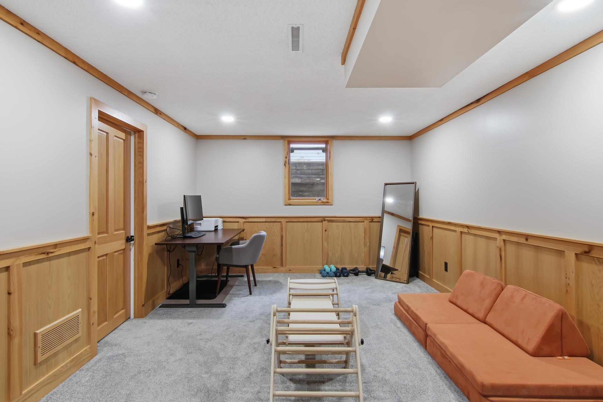12-LowerLevelBedroom-1-1-jpg.jpg