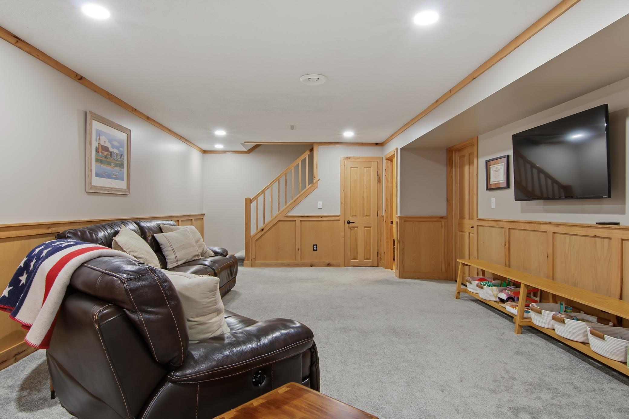 13-LowerLivingRoom-2-jpg.jpg