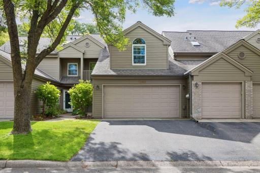 1640 Rose Hill Circle, Saint Paul, MN 55108