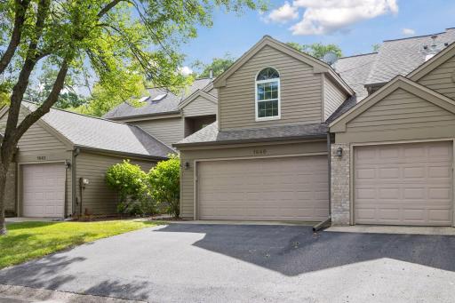1640 Rose Hill Circle, Saint Paul, MN 55108