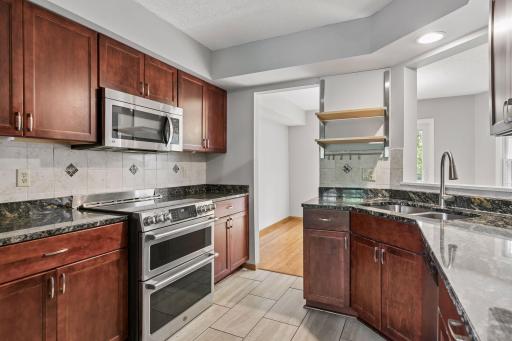 1640 Rose Hill Circle, Saint Paul, MN 55108