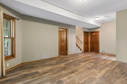 1640 Rose Hill Circle, Saint Paul, MN 55108