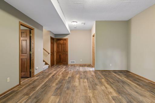1640 Rose Hill Circle, Saint Paul, MN 55108
