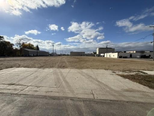 121 3rd Street S, Wahpeton, ND 58075