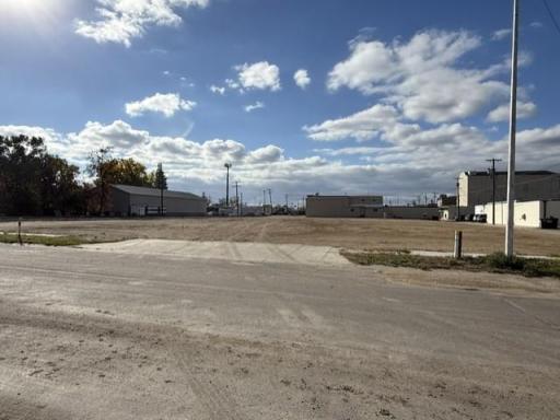 121 3rd Street S, Wahpeton, ND 58075