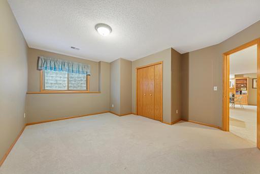 616 Obrien Parkway, Belle Plaine, MN 56011