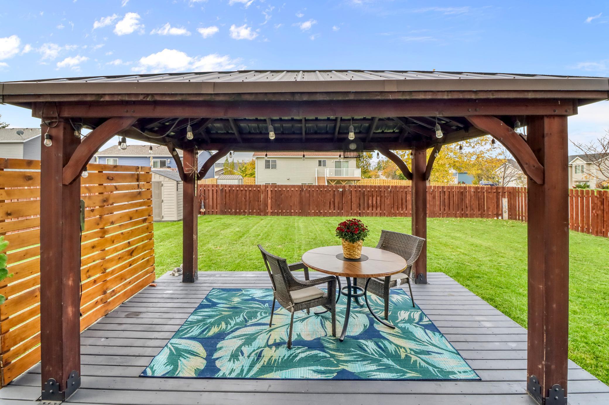 Backyard_Patio1_1-3264.JPG