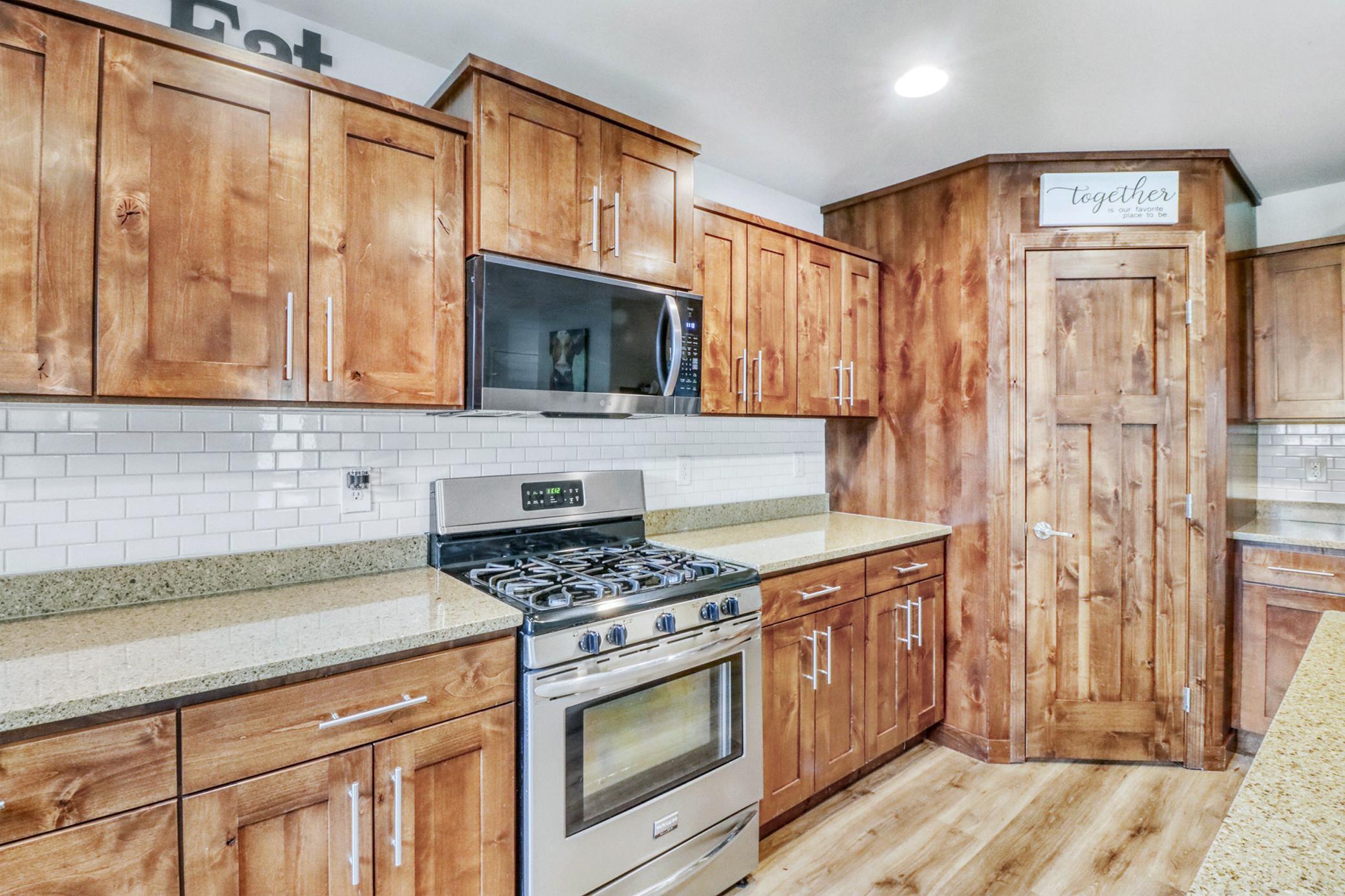 Kitchen1_8-3264.JPG