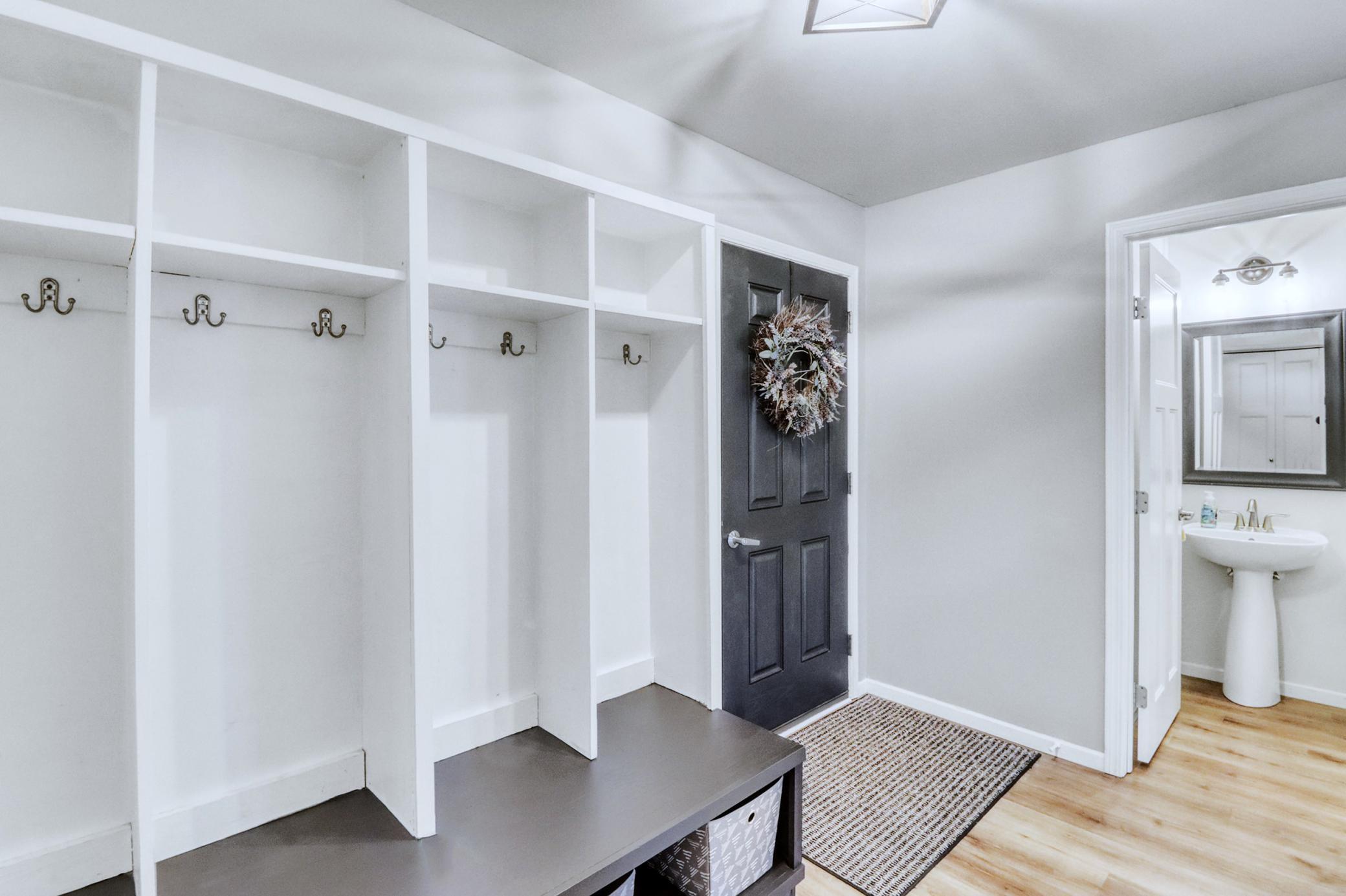 Mudroom1_1-3264.JPG