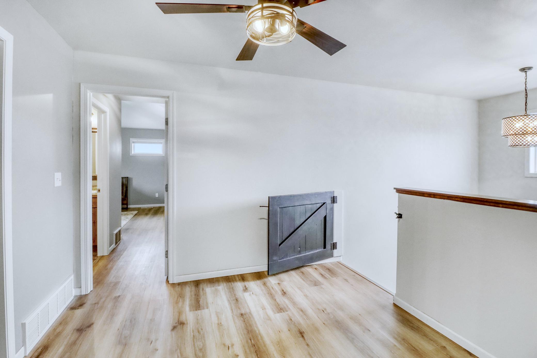 Upstairs1_1-3264.JPG