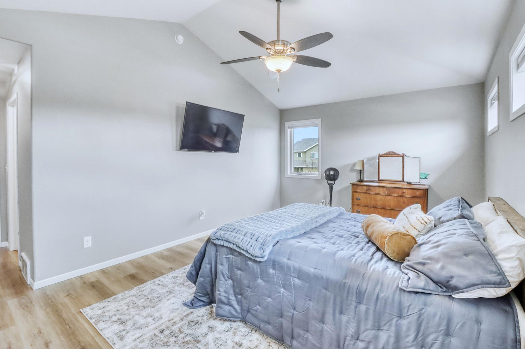 Primary Bedroom1_3-3264.JPG