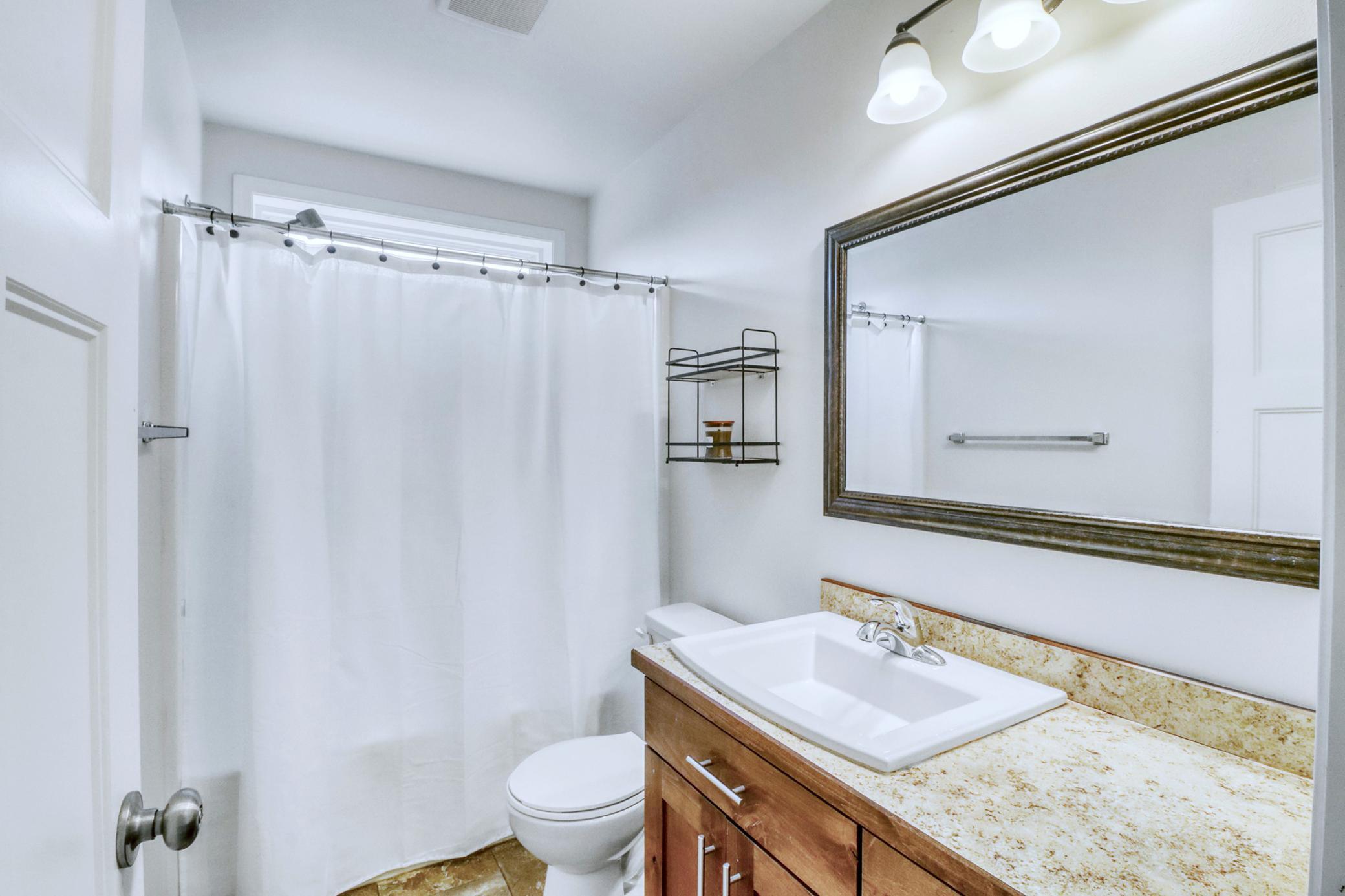 Upstairs Bathroom1_1-3264.JPG