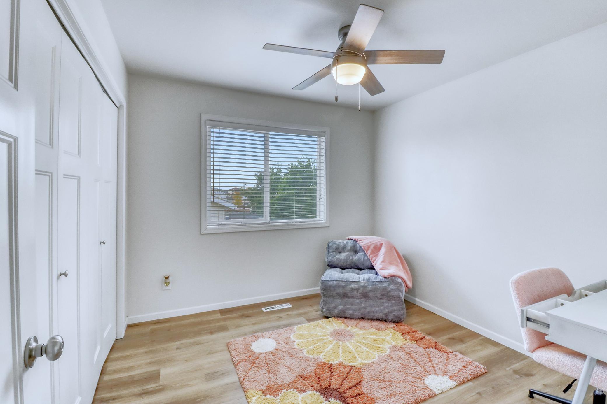 Upstairs Bedroom2_1-3264.JPG