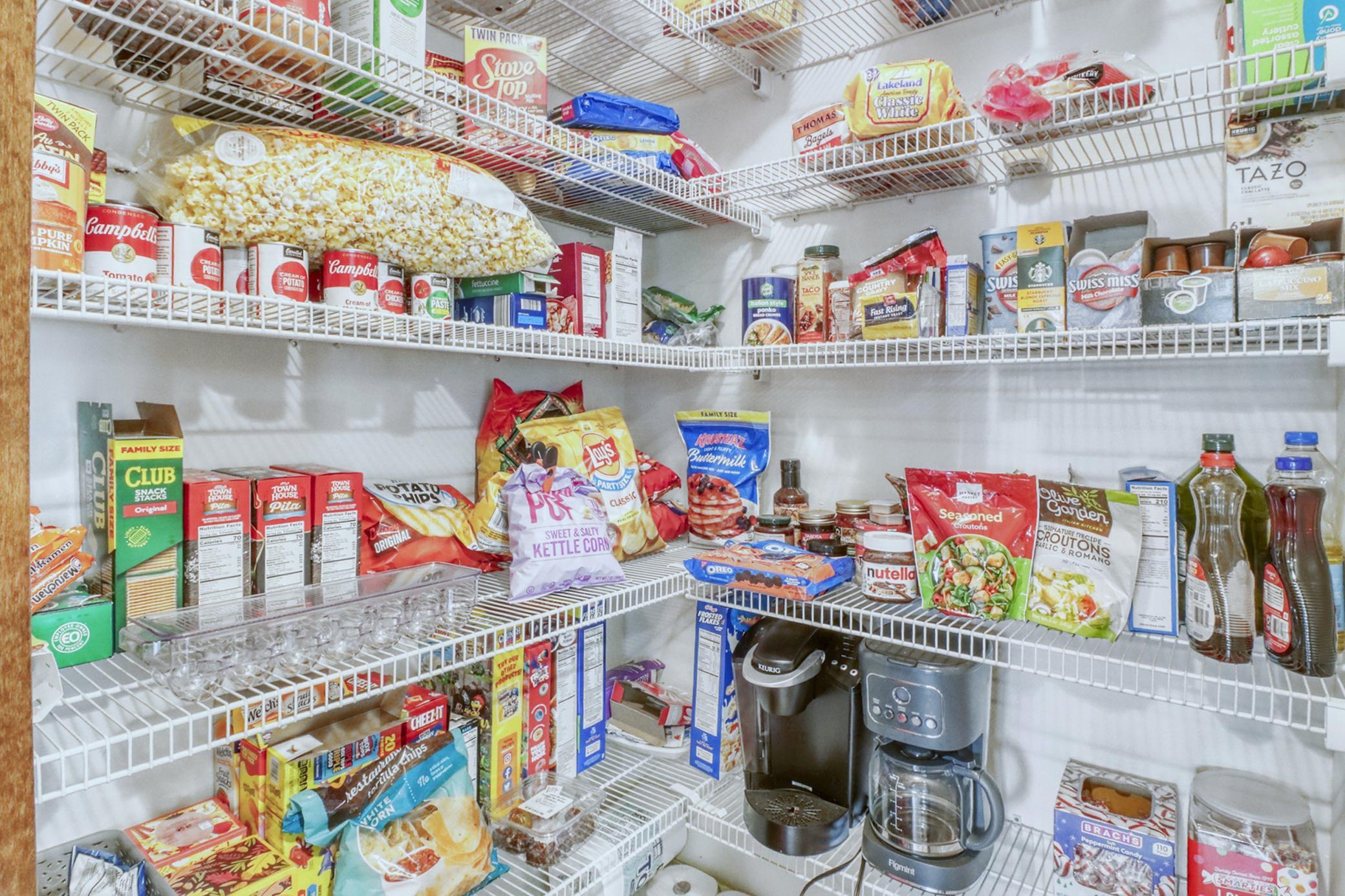 Kitchen_Pantry1_1-3264.JPG
