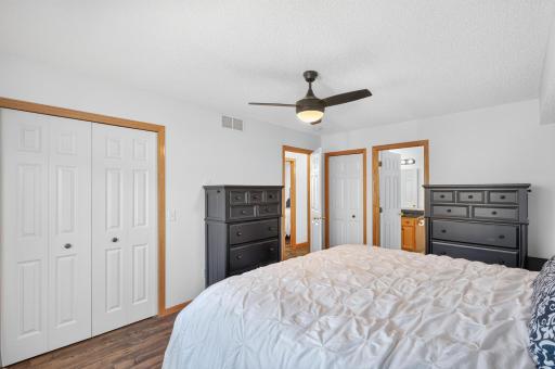 911 Cobblestone Lane, Belle Plaine, MN 56011