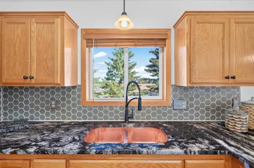 911 Cobblestone Lane, Belle Plaine, MN 56011