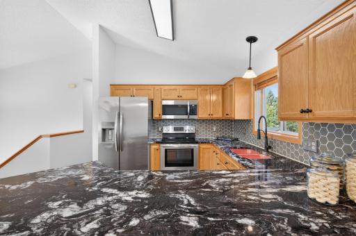 911 Cobblestone Lane, Belle Plaine, MN 56011