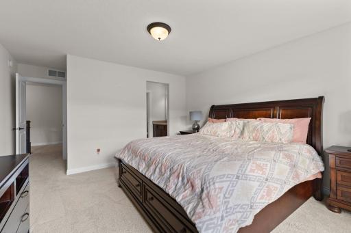 1540 Deephaven Drive, Woodbury, MN 55129