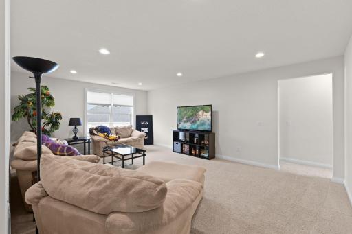 1540 Deephaven Drive, Woodbury, MN 55129