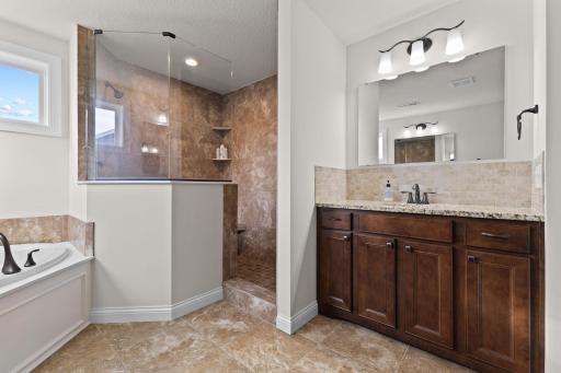 1540 Deephaven Drive, Woodbury, MN 55129