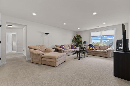 1540 Deephaven Drive, Woodbury, MN 55129
