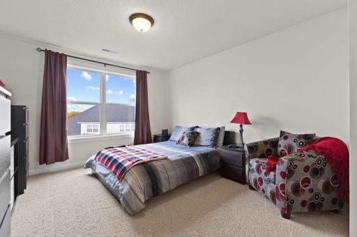 1540 Deephaven Drive, Woodbury, MN 55129