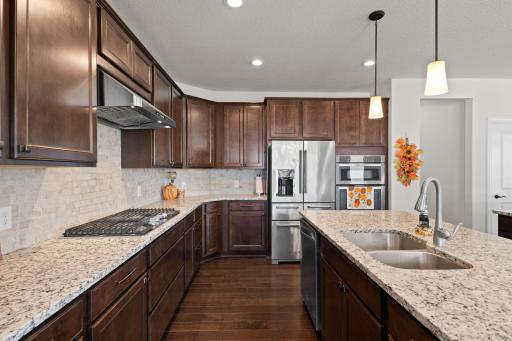 1540 Deephaven Drive, Woodbury, MN 55129