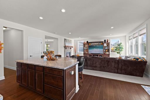 1540 Deephaven Drive, Woodbury, MN 55129