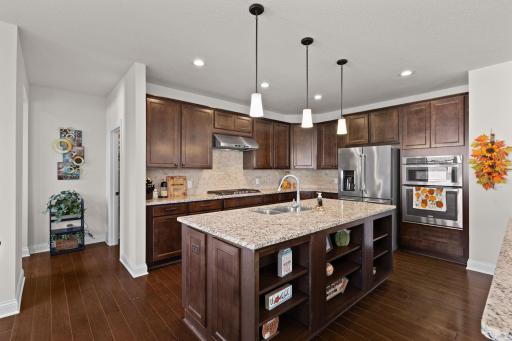 1540 Deephaven Drive, Woodbury, MN 55129