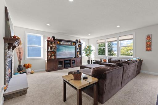 1540 Deephaven Drive, Woodbury, MN 55129