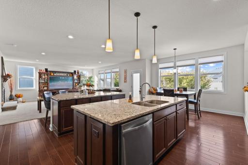 1540 Deephaven Drive, Woodbury, MN 55129