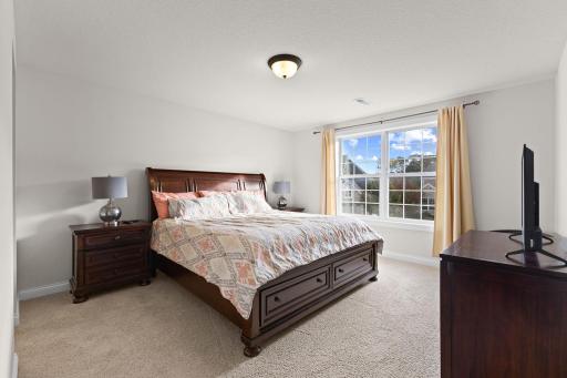 1540 Deephaven Drive, Woodbury, MN 55129